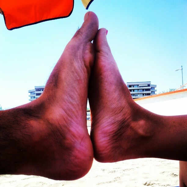 Le foto dei piedi invadono Facebook Le foto dei piedi invadono Facebook