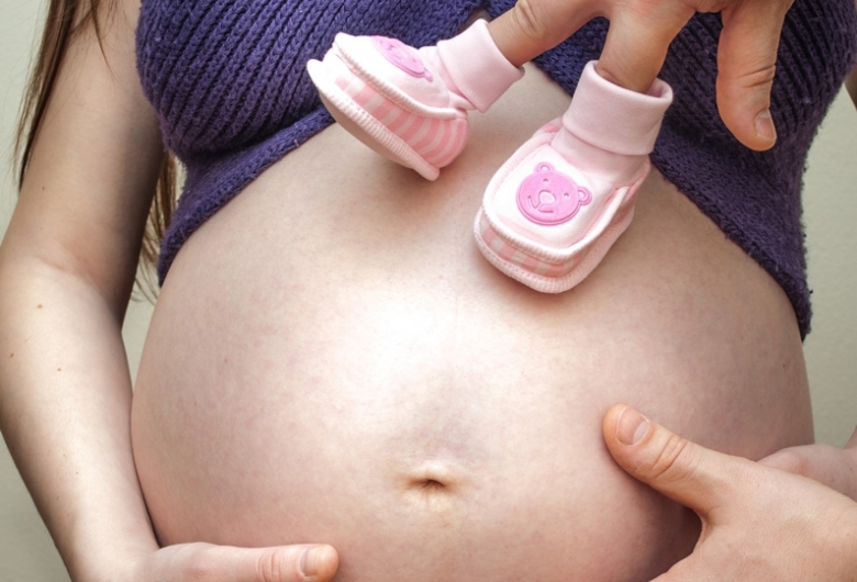 Come cambiano i piedi delle mamme in gravidanza